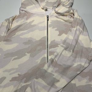 American Eagle Tan Camo XL zip up, never worn